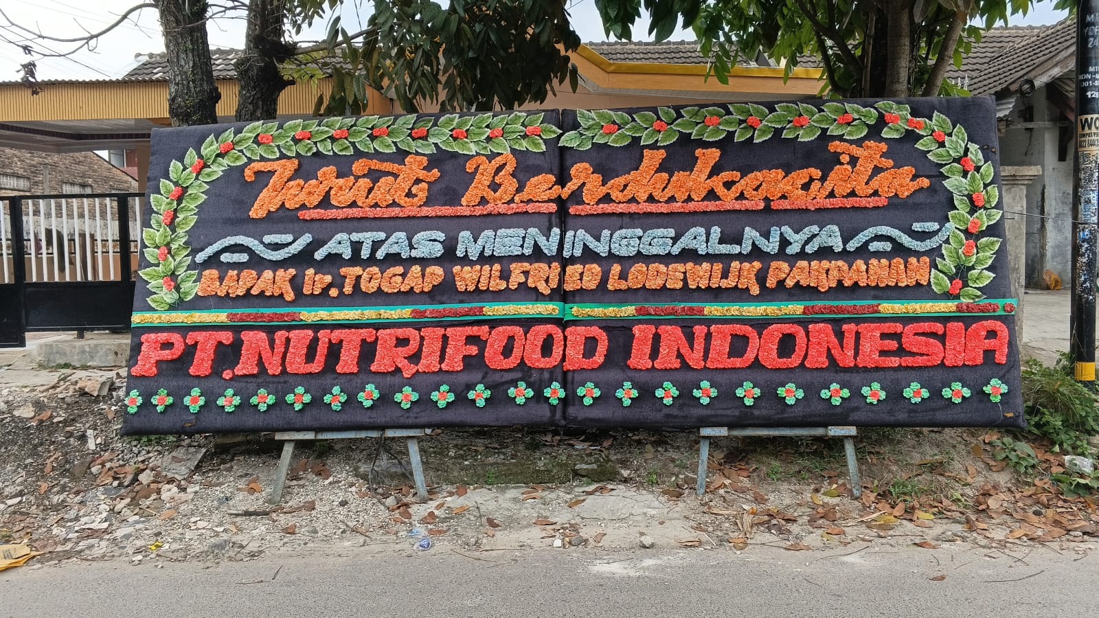 Papan Bunga Turut Berduka Cita